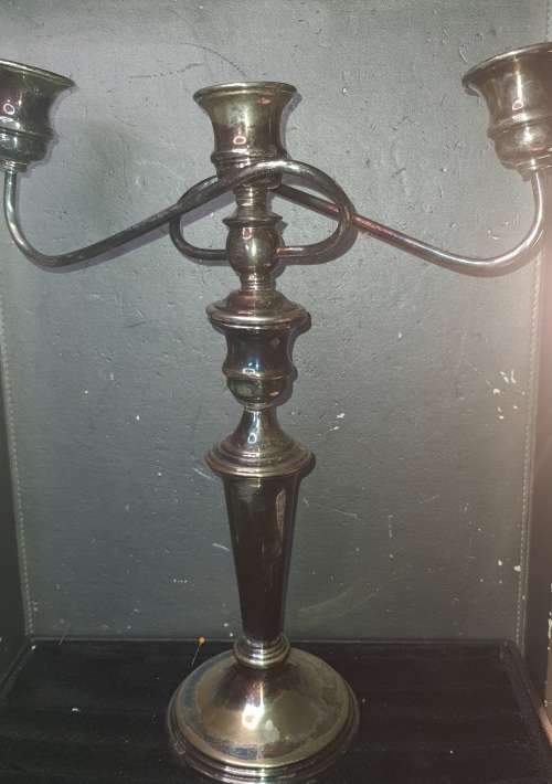 A VINTAGE THREE CANDLE HOLDER EPNS CANDLE LIBRA STAND