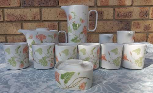 A MODERN DESIGN VINTAGE SUISSE LANGENTHAL PORCELAN TEASET IN MINT CONDITION SOLD AS IS