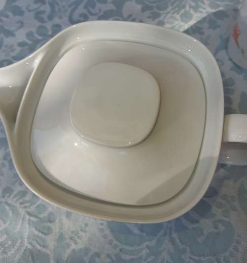 A MODERN DESIGN VINTAGE SUISSE LANGENTHAL PORCELAN TEASET IN MINT CONDITION SOLD AS IS