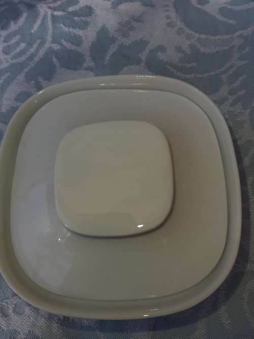 A MODERN DESIGN VINTAGE SUISSE LANGENTHAL PORCELAN TEASET IN MINT CONDITION SOLD AS IS