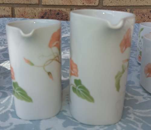 A MODERN DESIGN VINTAGE SUISSE LANGENTHAL PORCELAN TEASET IN MINT CONDITION SOLD AS IS