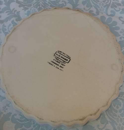A VINTAGE PORCELAN CERAMIC CASSEROLE DISH WITH A GRAPE DESIGN AND A PIE BAKING OVEN PROOF DISH