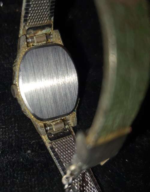 A COLLECTION OF VINTAGE WOMANS WRIST WATCHES SOLD AS IS NOT TESTED