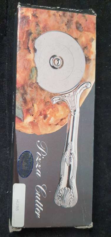 A VINTAGE SILVER PLATED PIZZA CUTTER NEVER BEEN USED SOLD AS IS