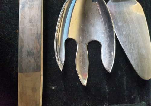 A VINTAGE JOBLOT KITCHENALIA CUTLERY SOLD AS IS