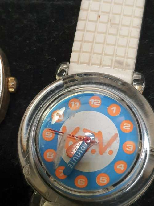 A JOBLOT WOMANS WATCHES SOLD AS IS NOT TESTED