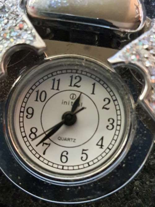 A JOBLOT WOMANS WATCHES SOLD AS IS NOT TESTED