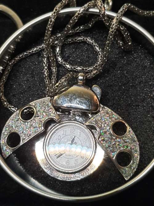 A JOBLOT WOMANS WATCHES SOLD AS IS NOT TESTED