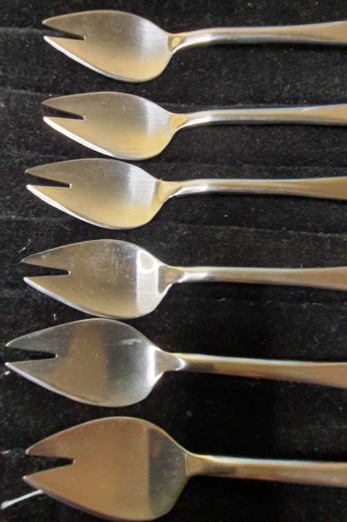 A VINTAGE SET DESERT SPOON / FORKS A FIRTH STAYBRITE BUTLER