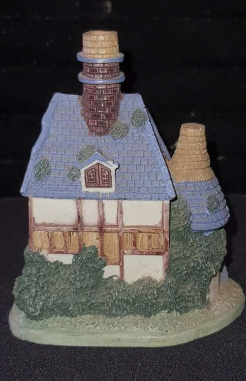 A HIGHLY COLLECTABLE JOBLOT FIGURINES SOLD AS IS