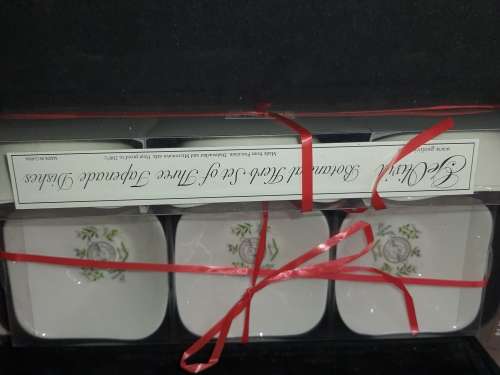 A SET OF SIX VINTAGE PROCELLAN CERAMIC FRESH HERB BOWLS