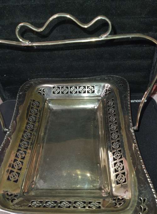 AN ANTIQUE SILVER PLATED BASKET SERVING TRAY IN GOOD CONDITION SOLD AS IS