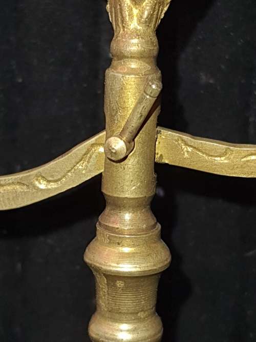 AN ORNAMENTAL COLLECTORS SCALE BALANCE FULL BRASS SOLD AS IS