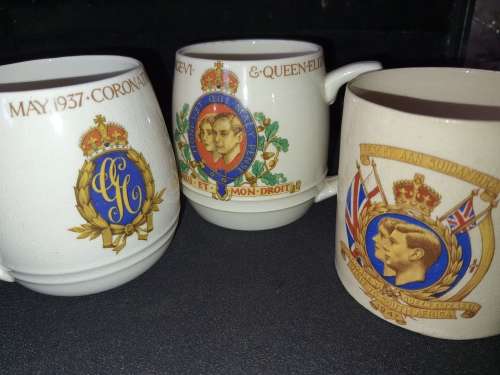 THREE VINTAGE  COLLECTORS  ROYAL MUGS BRITISH GREAT CONDITION SOLD AS IS