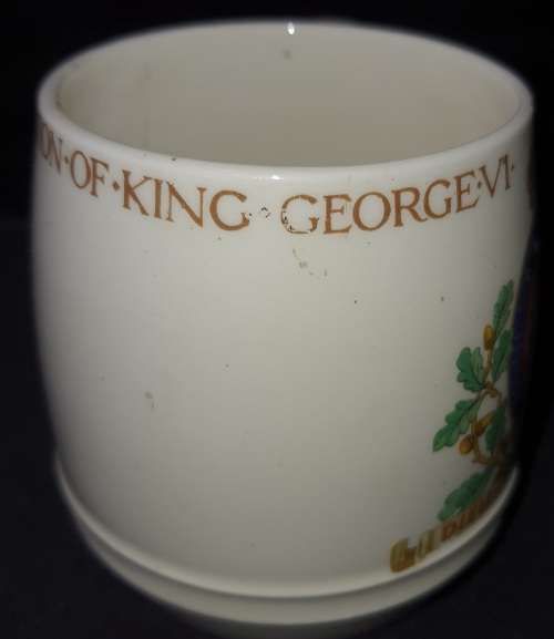 THREE VINTAGE  COLLECTORS  ROYAL MUGS BRITISH GREAT CONDITION SOLD AS IS
