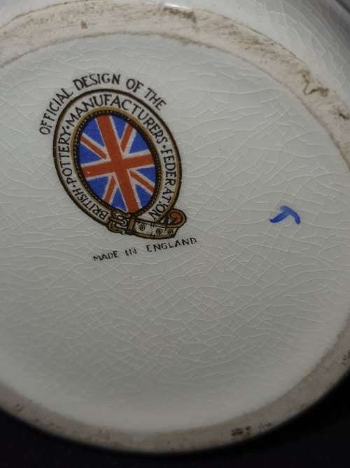 THREE VINTAGE  COLLECTORS  ROYAL MUGS BRITISH GREAT CONDITION SOLD AS IS