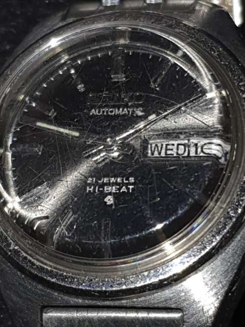A GENUINE VINTAGE STAINLESS STEEL WOMANS AUTOMATIC SEIKO WRIST WATCH
