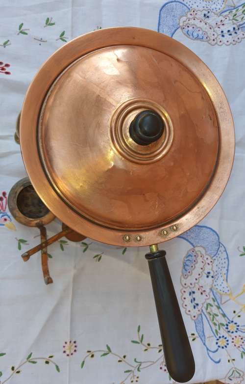AN ANTIQUE COPPER / BRASS COMPLETE BAINMARY IN RELATIVE GOOD CONDITION SOLD AS IS