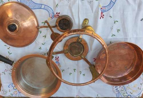 AN ANTIQUE COPPER / BRASS COMPLETE BAINMARY IN RELATIVE GOOD CONDITION SOLD AS IS