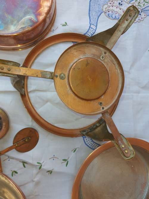 AN ANTIQUE COPPER / BRASS COMPLETE BAINMARY IN RELATIVE GOOD CONDITION SOLD AS IS