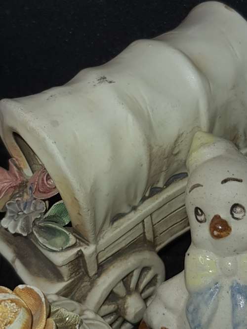 A VINTAGE COLLECTION JOBLOT CERAMIC AND PORCELAN FIGURINES AND ORNAMENTS SOLD AS IS