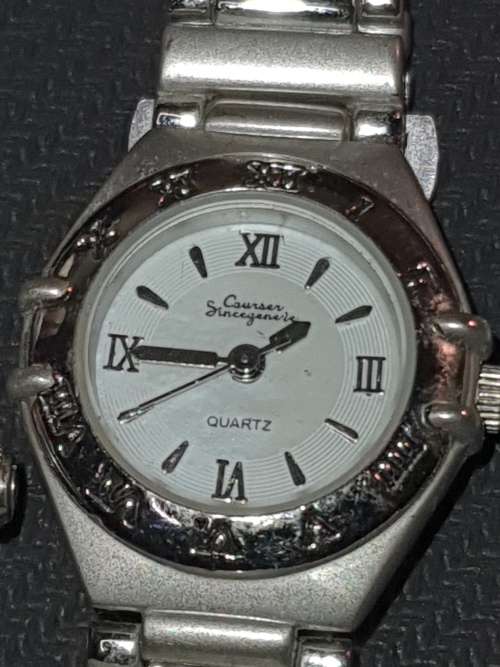 A VINTAGE COLLECTION QUALITY BRANDED WOMANS WATCHES SOLD AS IS NOT TESTED