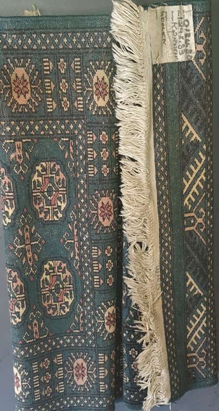 A beautiful hand made Persian carpet with the certificate on it sold as is