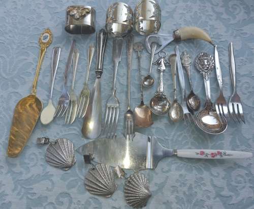A BULK JOBLOT VINTAGE CUTLERY SOLD AS IS
