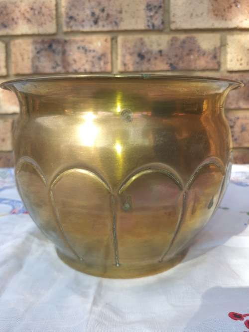 A VINTAGE BRASS FLOWERPOT