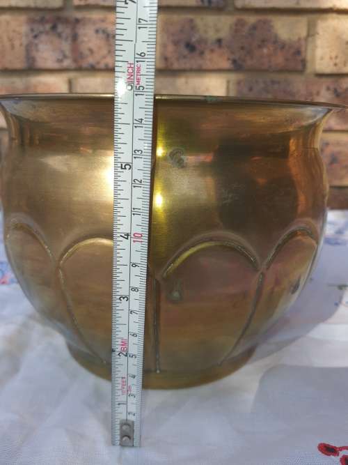A VINTAGE BRASS FLOWERPOT
