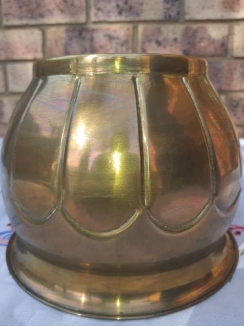 A VINTAGE BRASS FLOWERPOT