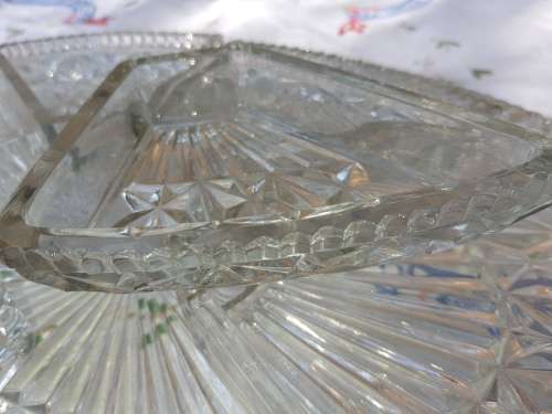 A VINTAGE CRYSTAL GLASS SERVING PLATTER