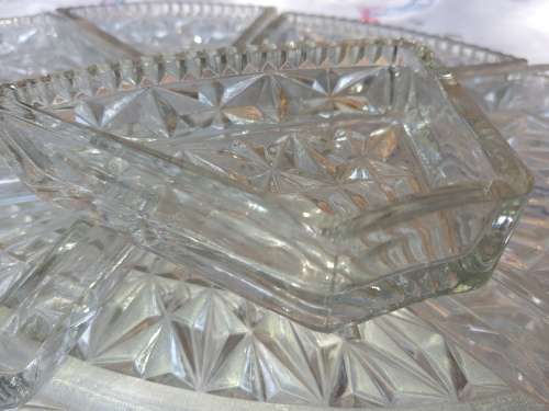 A VINTAGE CRYSTAL GLASS SERVING PLATTER