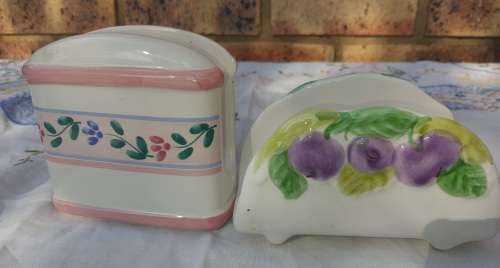 TWO VINTAGE PORCELAN CERAMIC SERVIETTE HOLDERS