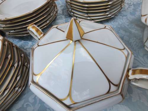A COMPLETE BAVARIAN DINNER SET WITH GOLD TRIM IN GREAT CONDITION,