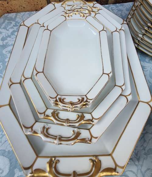 A COMPLETE BAVARIAN DINNER SET WITH GOLD TRIM IN GREAT CONDITION,