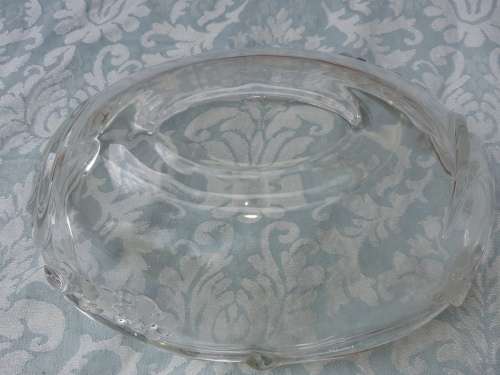 AN OVAL CRYSTAL GLASS SERVING BOWL IN MINT CONDITION SOLD AS IS