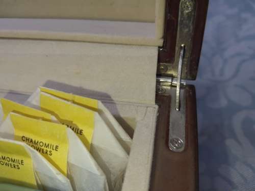 A  BEAUTIFUL HUMADOR TYPE WOODEN TEA DISPENSOR WITH A SILVER BORDER IN GREAT CONDITION SOLD AS IS