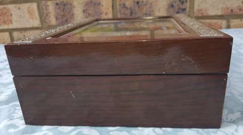 A  BEAUTIFUL HUMADOR TYPE WOODEN TEA DISPENSOR WITH A SILVER BORDER IN GREAT CONDITION SOLD AS IS