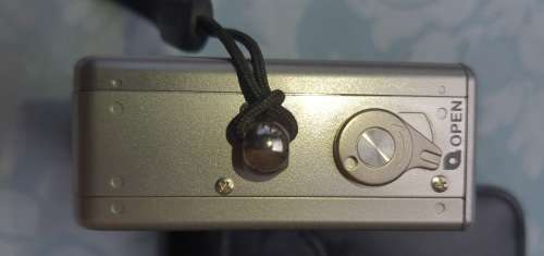 A VINTAGE COLLECTORS JOBLOT TWO CAMERAS AND A PEDICURE SET SOLD AS IS NOT TESTED