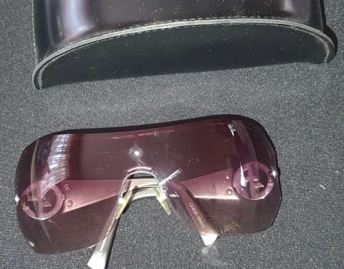 A VINTAGE WOMANS GEORGIO ARMANI SUNGLASSES SOLD AS IS