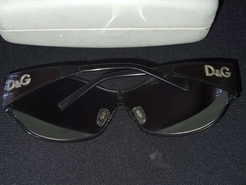 A VINTAGE WOMANS DandG SUNGLASSES SOLD AS IS