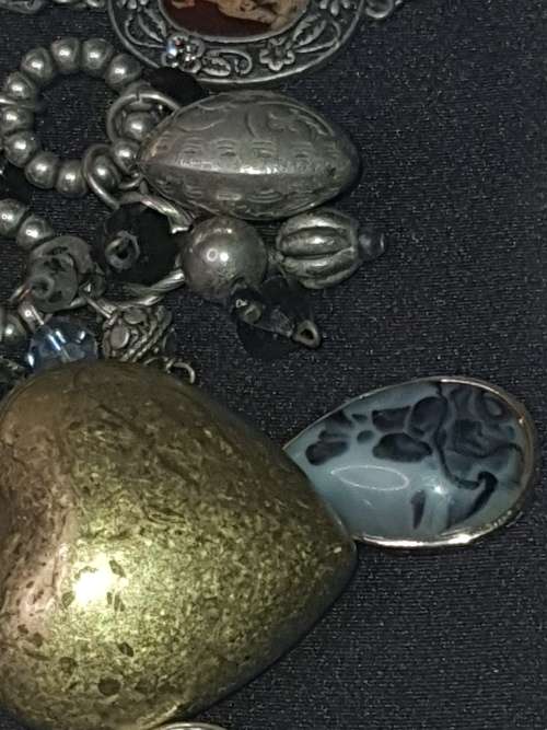 A QUALITY JOBLOT VINTAGE COSTUME NECKLACES SOLD AS IS