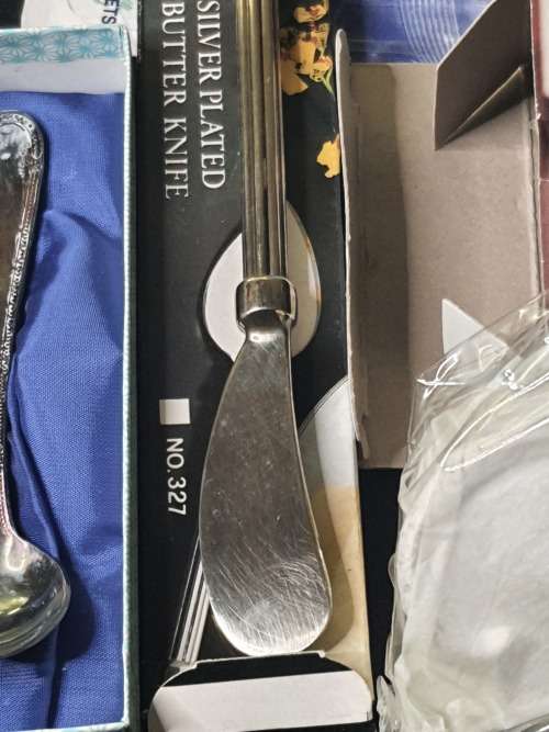 A VINTAGE JOB LOT KITCHENALIA CUTLERY SOLD AS IS