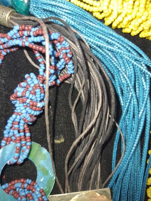 A COLLECTION JOB LOT COSTUME NECKLACES SOLD AS IS