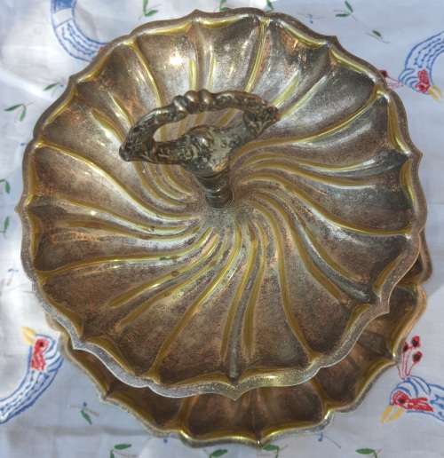 A VINTAGE SILVER PLATED 2 TIER SERVING TRAY SOLD AS IS