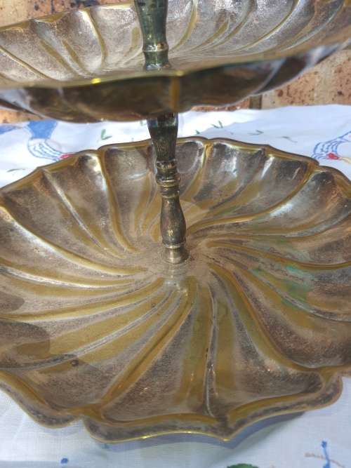 A VINTAGE SILVER PLATED 2 TIER SERVING TRAY SOLD AS IS