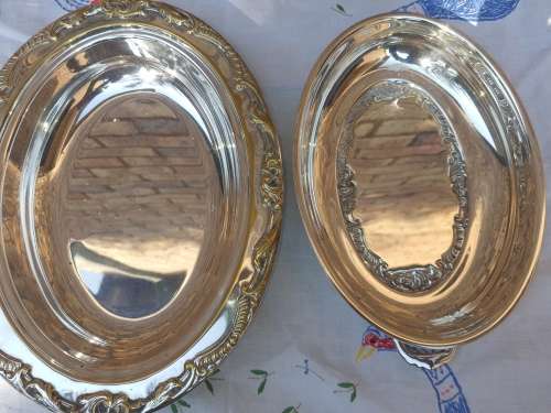 A VINTAGE SIOVER PLATED TURINE IN GREAT CONDITION SOLD AS IS