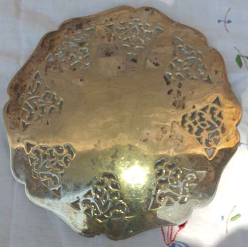 A VINTAGE SILVER-PLATED ON COPPER DESERT SERVER BASKET WITH A SILVER-PLATED BASE PLATE