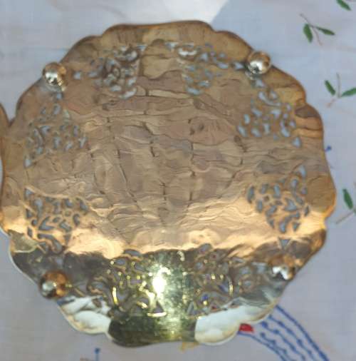 A VINTAGE SILVER-PLATED ON COPPER DESERT SERVER BASKET WITH A SILVER-PLATED BASE PLATE